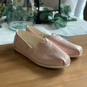 NWT - TOMS Belmont Rose Gold Metallic